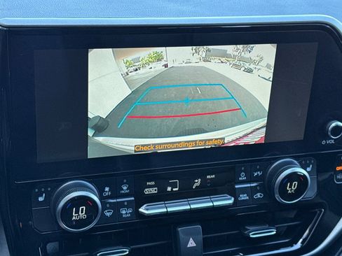 Certified 2024 Toyota Highlander XLE AWD/4WD image 20