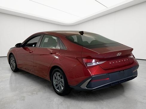 Used 2024 Hyundai Elantra SEL FWD image 23
