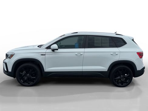 Certified 2023 Volkswagen Taos SE w/ Black Wheel Package FWD image 2