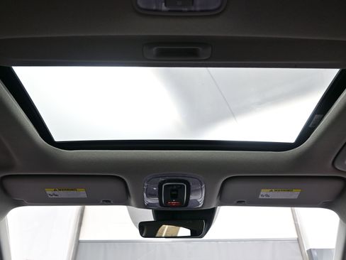 Certified 2023 Hyundai Elantra Limited w/ Preferred Accessory Package image 18