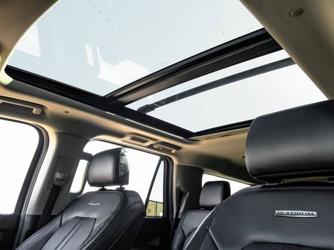 Used 2021 Ford Expedition Max Platinum image 3