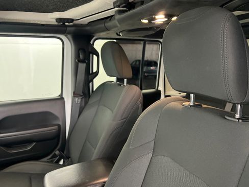 Used 2019 Jeep Wrangler Unlimited Sport S AWD/4WD image 16