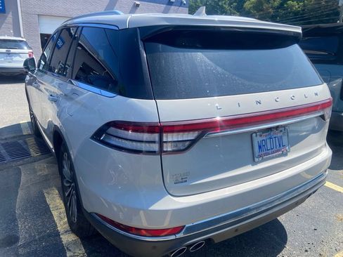 Used 2020 Lincoln Aviator Reserve AWD/4WD image 2
