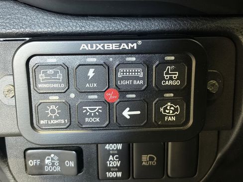 Used 2018 Toyota Tacoma TRD Off-Road w/ Technology Package image 19