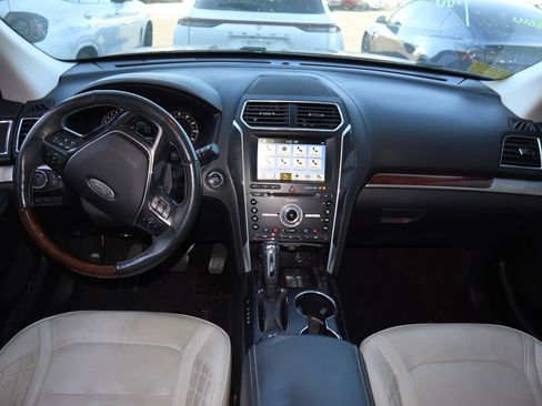 Used 2017 Ford Explorer Platinum image 7