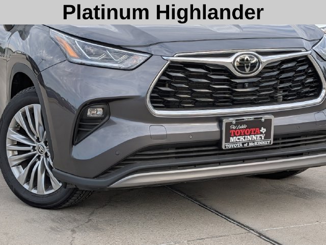 Used 2024 Toyota Highlander Platinum FWD image 3