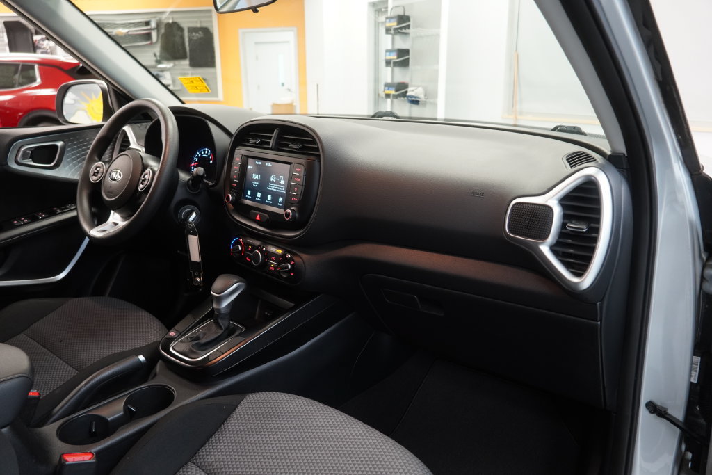 Used 2021 Kia Soul LX FWD image 33