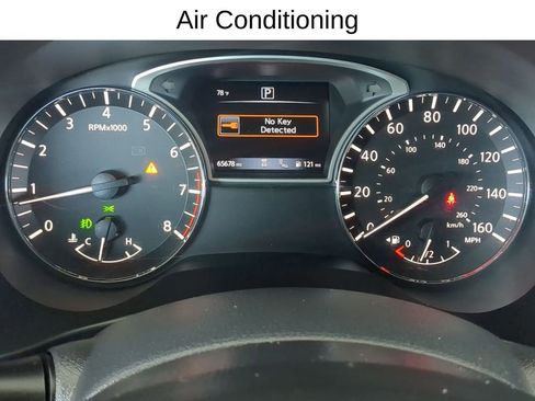 Used 2020 Nissan Pathfinder SV image 16