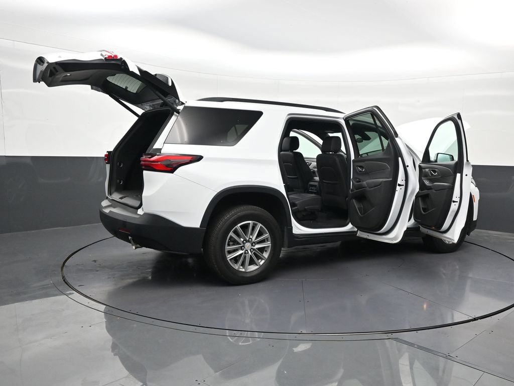 Used 2023 Chevrolet Traverse LT FWD image 32