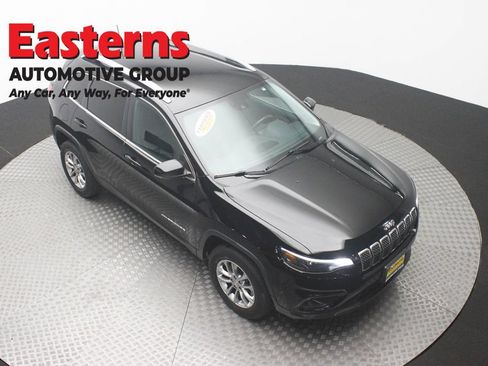 Used 2021 Jeep Cherokee Latitude Plus AWD/4WD image 3