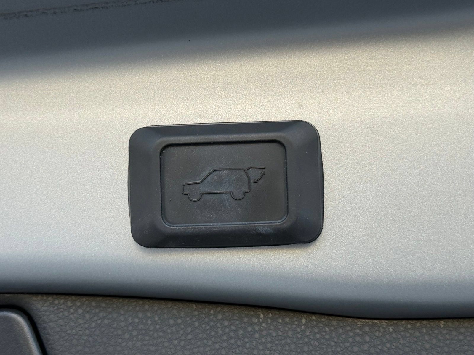 Used 2025 Toyota RAV4 XLE Premium w/ Weather Package AWD/4WD image 17