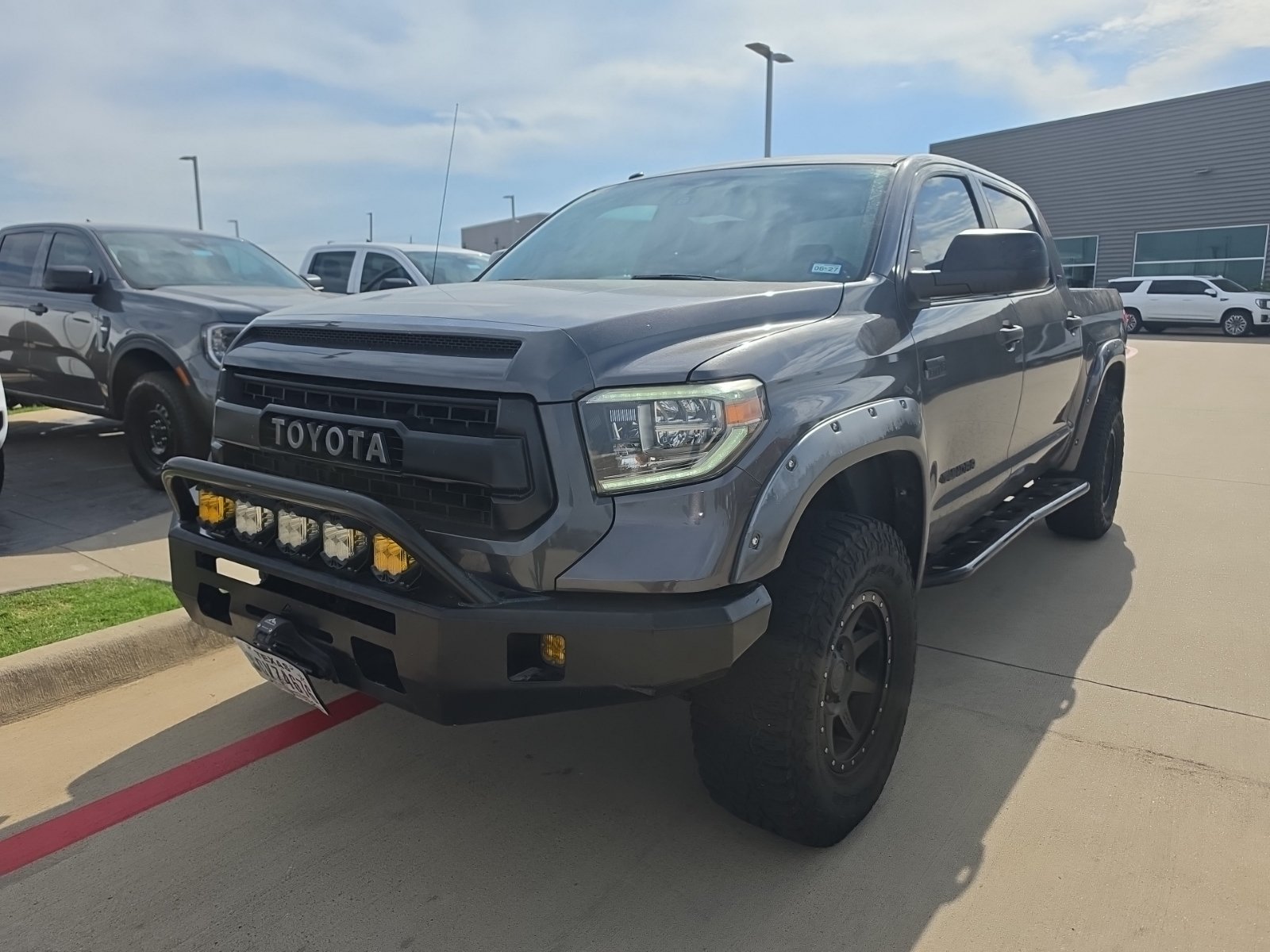 Used 2016 Toyota Tundra SR5 w/ SR5 Upgrade Package AWD/4WD image 3
