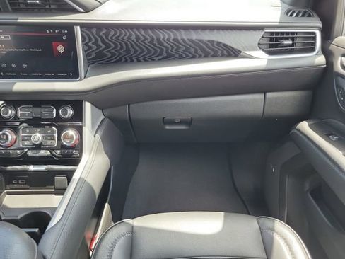 Used 2022 GMC Yukon XL Denali AWD/4WD image 14