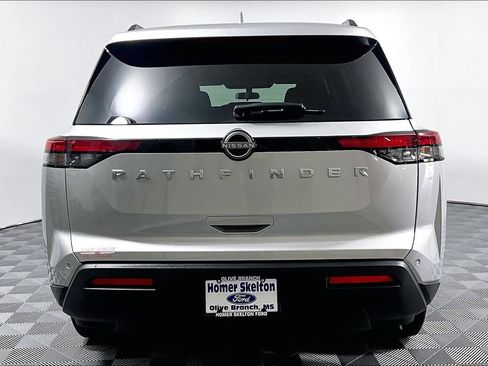 Used 2025 Nissan Pathfinder SV FWD image 4