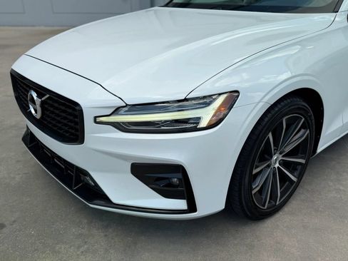 Used 2021 Volvo S60 T5 Momentum FWD image 2