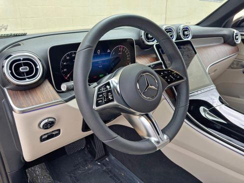 Used 2025 Mercedes-Benz GLC 350e 4MATIC image 13