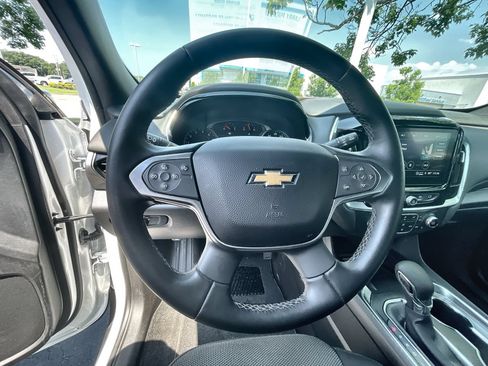 Used 2023 Chevrolet Traverse LT FWD image 11