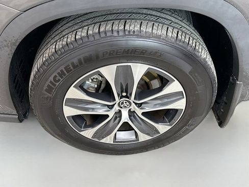 Used 2023 Toyota Highlander XLE image 33