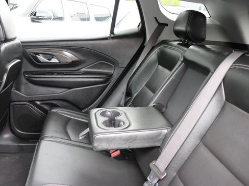 Used 2024 GMC Terrain SLT image 23