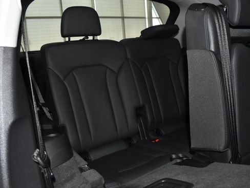 Used 2023 Audi Q7 3.0T Prestige image 32