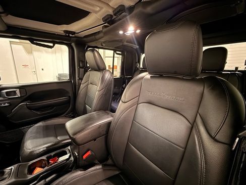 Used 2021 Jeep Gladiator Sport AWD/4WD image 17