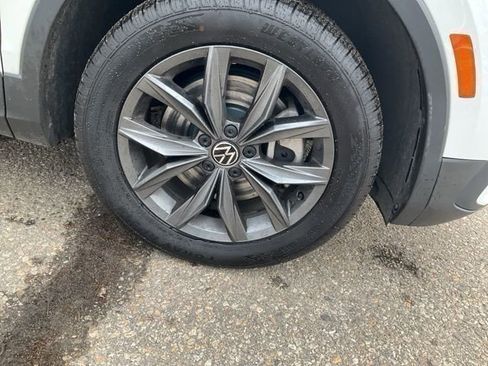 Used 2022 Volkswagen Tiguan SE AWD/4WD image 13