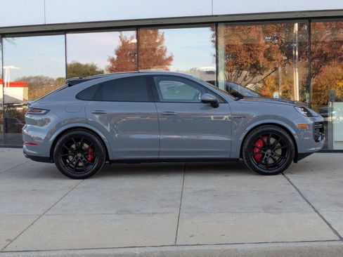 New 2026 Porsche Cayenne Turbo image 8