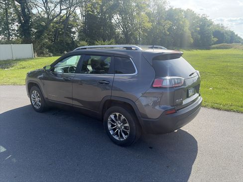 Used 2019 Jeep Cherokee Latitude Plus w/ Comfort/Convenience Group AWD/4WD image 6