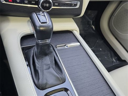 Used 2020 Volvo XC90 T6 Momentum image 23