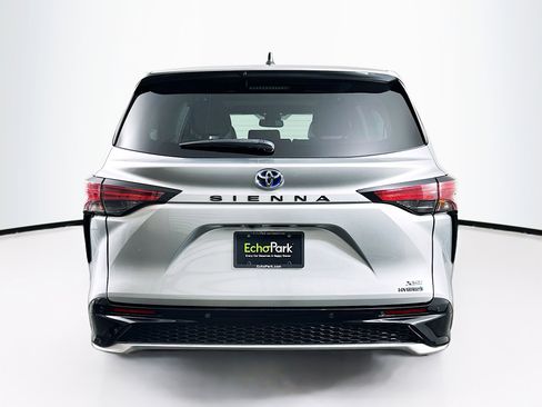 Used 2021 Toyota Sienna XSE image 7