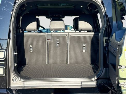 New 2026 Land Rover Defender 110 X-Dynamic SE image 12