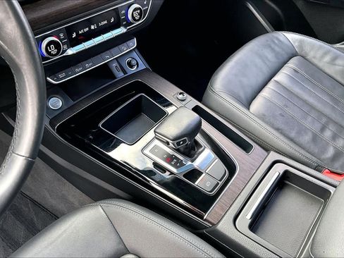 Used 2021 Audi Q5 Premium w/ Convenience Package image 17