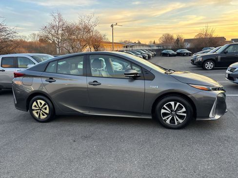 Used 2018 Toyota Prius Prime Premium w/ Carpet Mat Package image 4