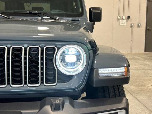 Used 2025 Jeep Wrangler Unlimited Sahara AWD/4WD image 10