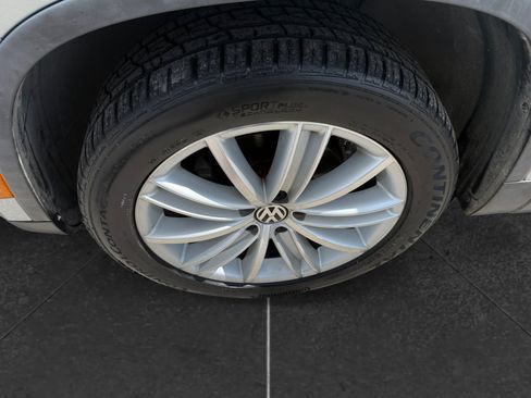 Used 2011 Volkswagen Tiguan 2WD image 9