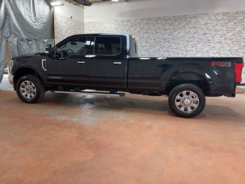 Used 2019 Ford F350 Lariat w/ Chrome Package image 4