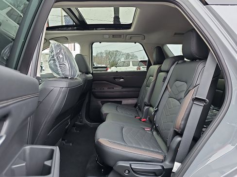 New 2025 Nissan Pathfinder Platinum w/ Cargo Package image 6