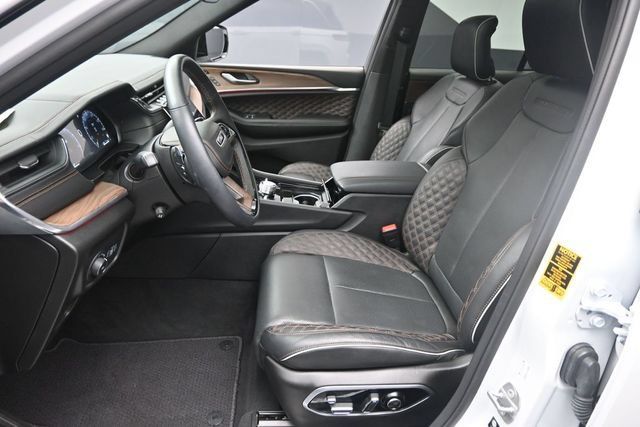 Used 2025 Jeep Grand Cherokee Summit AWD/4WD image 18