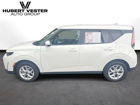 Used 2025 Kia Soul LX w/ LX Technology Package FWD image 1