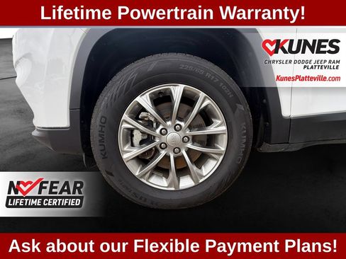 Used 2021 Jeep Cherokee Latitude Plus AWD/4WD image 12