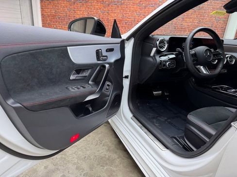 Used 2025 Mercedes-Benz CLA 250 4MATIC image 9