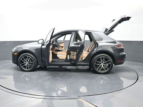 New 2026 Porsche Macan image 30