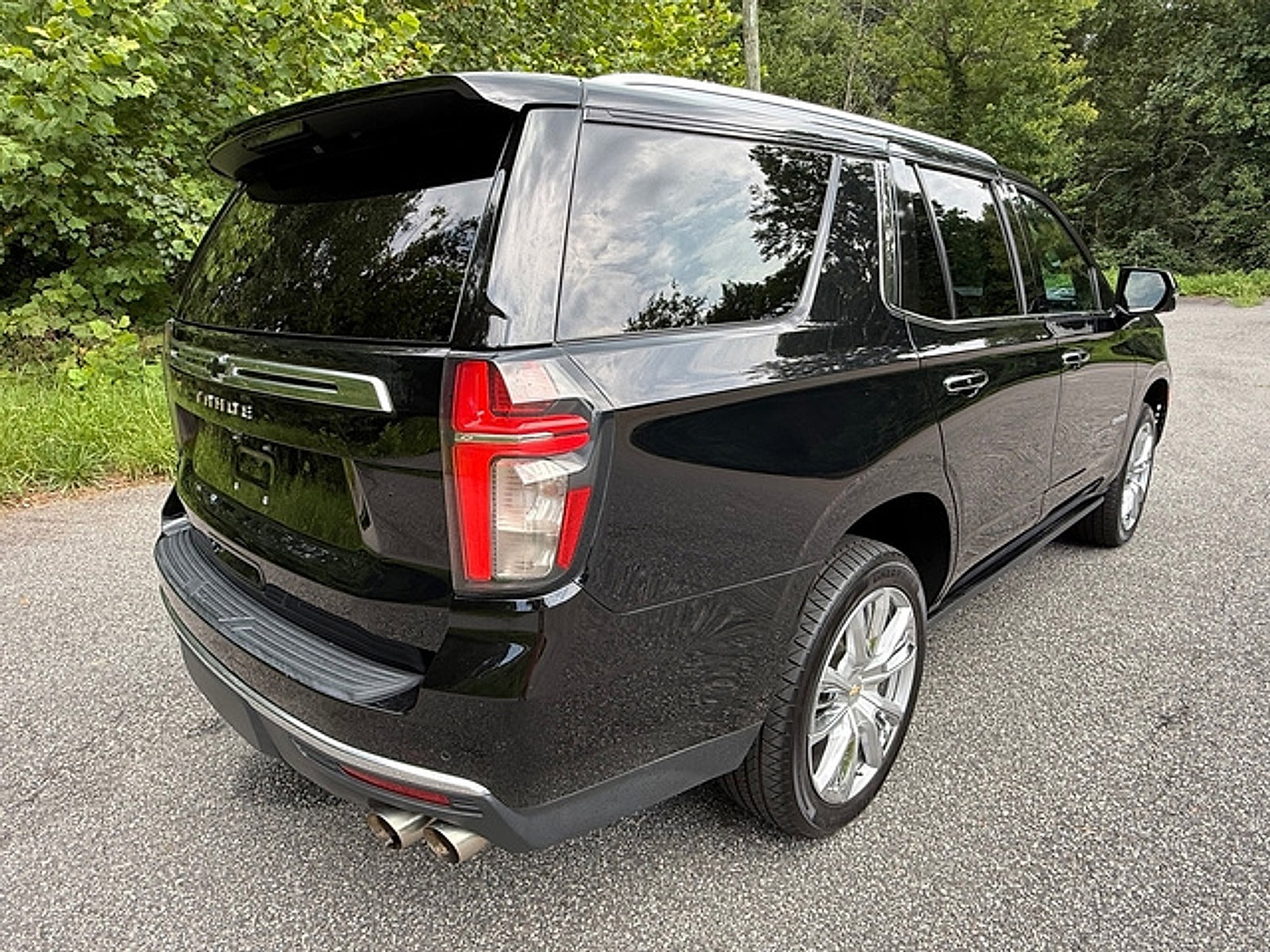 Used 2021 Chevrolet Tahoe High Country w/ Premium Package AWD/4WD image 6