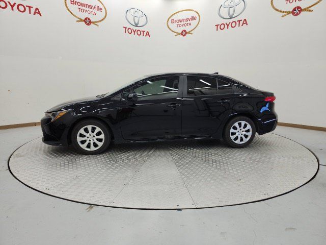Certified 2025 Toyota Corolla LE FWD image 5
