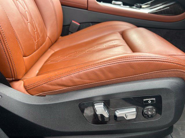 Used 2024 BMW X7 xDrive40i w/ Premium Package AWD/4WD image 11