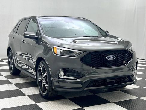 Used 2019 Ford Edge ST w/ Cold Weather Package AWD/4WD image 2