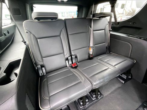 Used 2025 Chevrolet Suburban Premier image 24