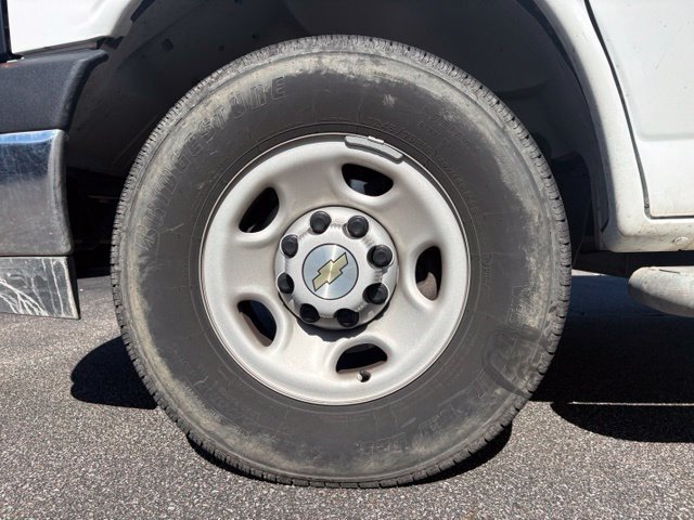 Used 2025 Chevrolet Express 2500 w/ Driver Convenience Package RWD image 17