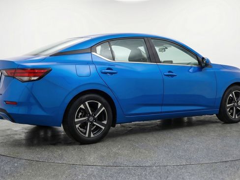 Used 2025 Nissan Sentra SV FWD image 9