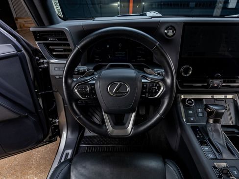 Used 2024 Lexus GX 550 w/ Accessory Package (Z1) AWD/4WD image 18